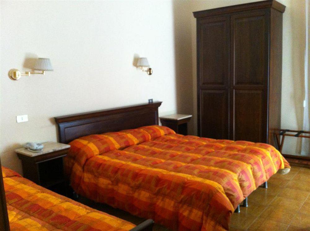 Hôtel Cappello à Lecce Extérieur photo