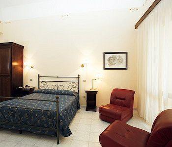 Hôtel Cappello à Lecce Extérieur photo