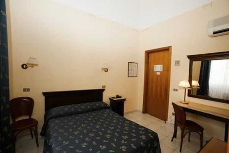 Hôtel Cappello à Lecce Extérieur photo