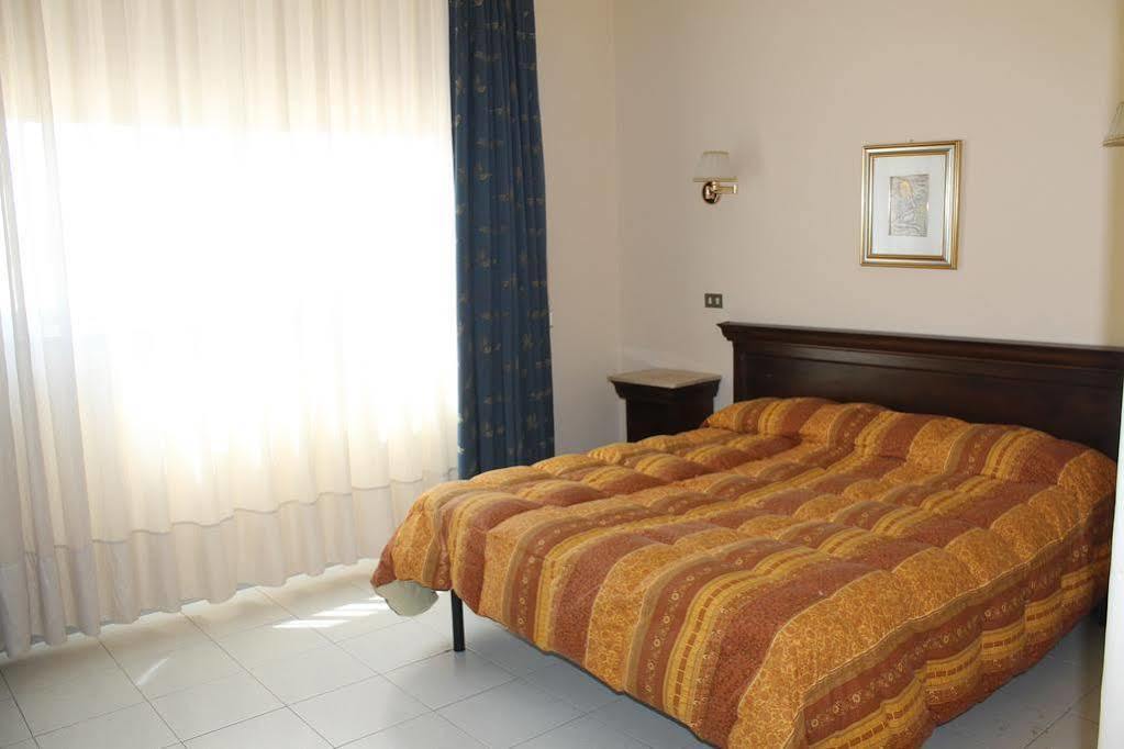 Hôtel Cappello à Lecce Extérieur photo