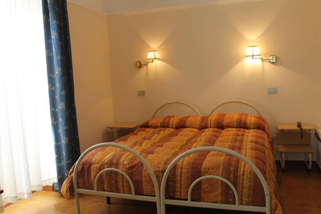 Hôtel Cappello à Lecce Extérieur photo